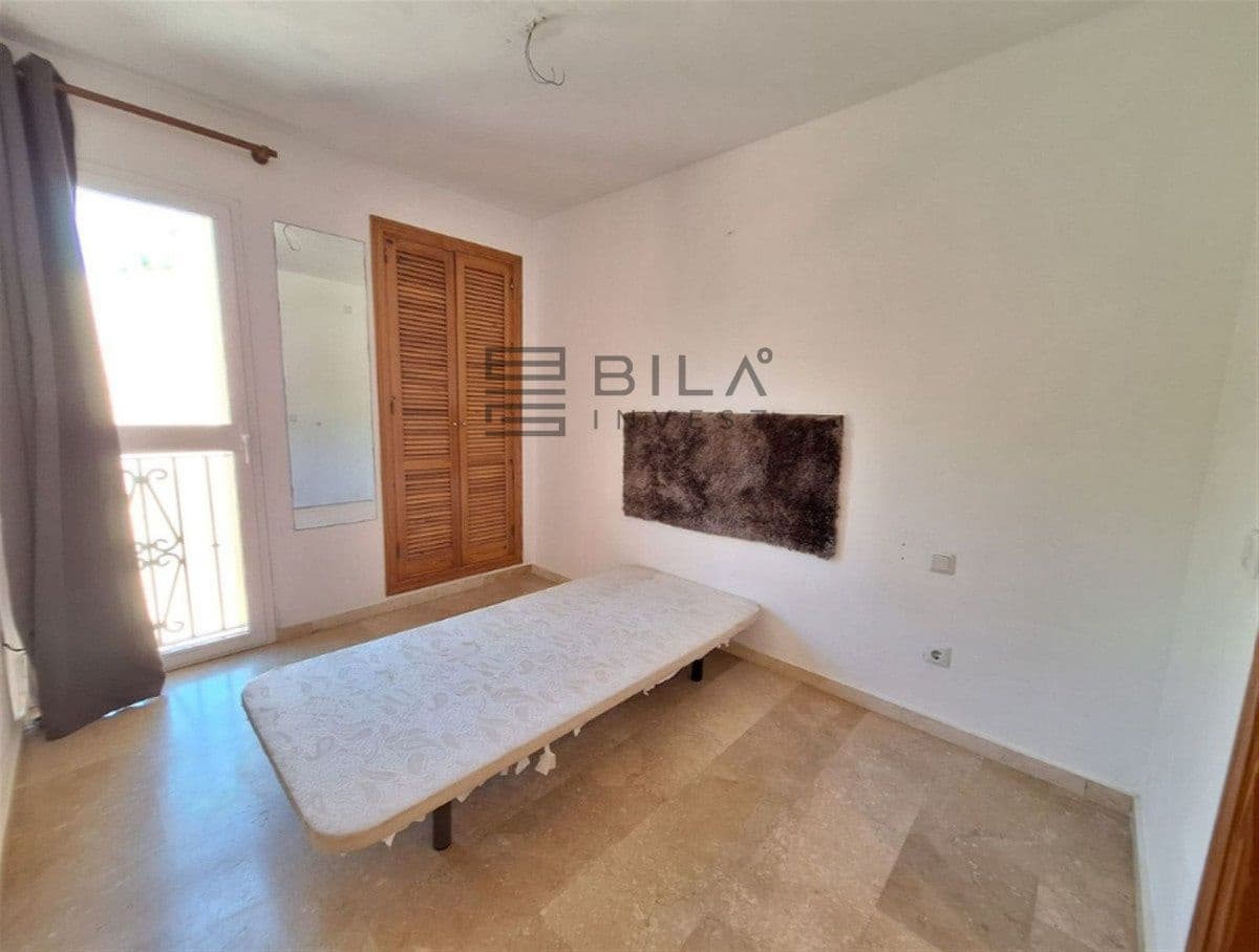 4 soverom Hus til salgs i Nueva Andalucia med svømmebasseng garasje - € 599 000 (Ref: 9609762)