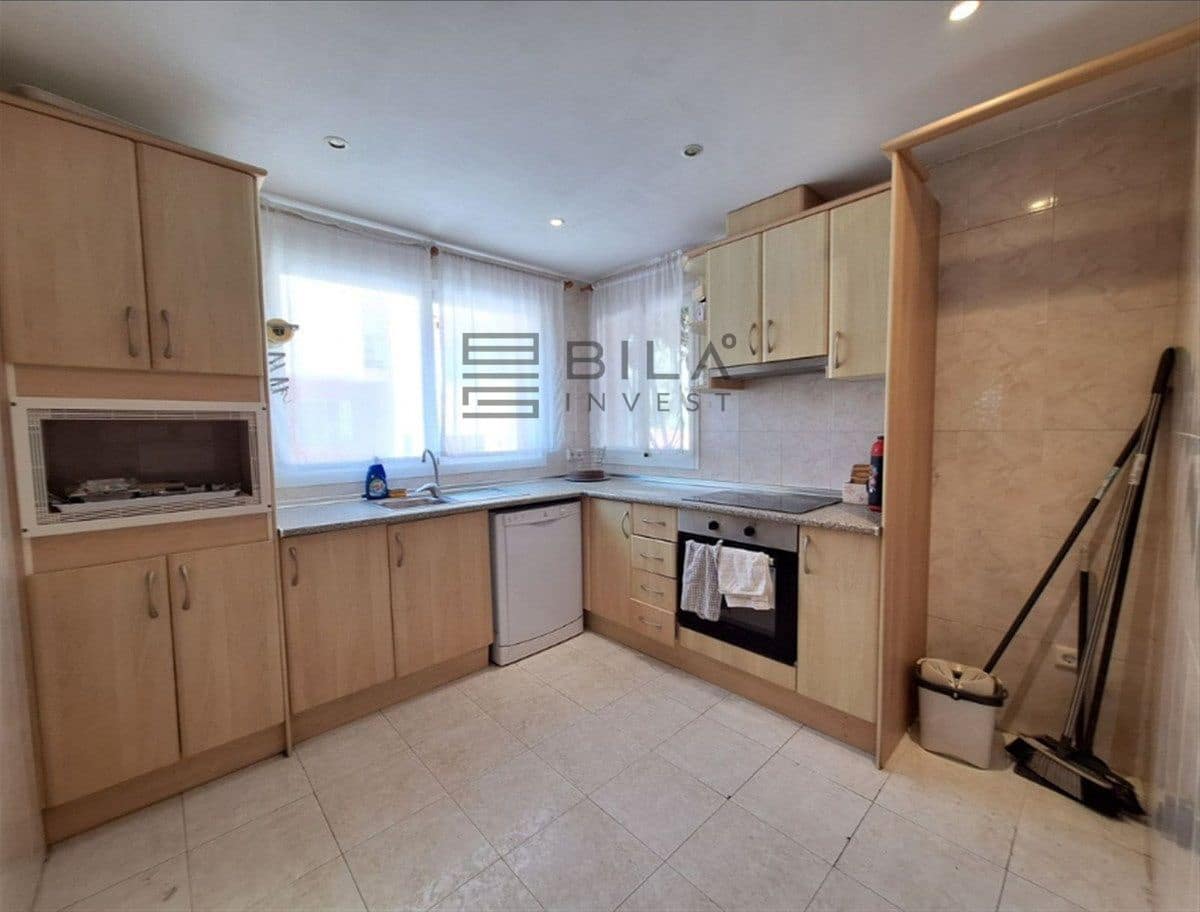 4 soverom Hus til salgs i Nueva Andalucia med svømmebasseng garasje - € 599 000 (Ref: 9609762)