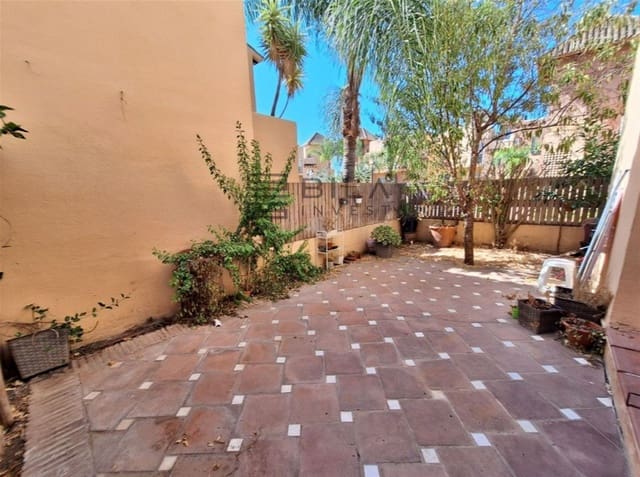 Casa de 4 habitaciones en Nueva Andalucia, Marbella en venta con piscina garaje - 599.000 € (Ref: 9609762)