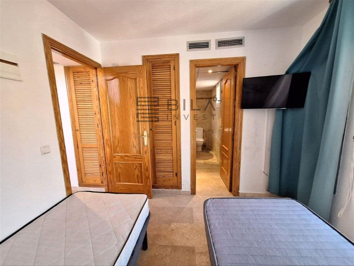 4 soverom Hus til salgs i Nueva Andalucia med svømmebasseng garasje - € 599 000 (Ref: 9609762)