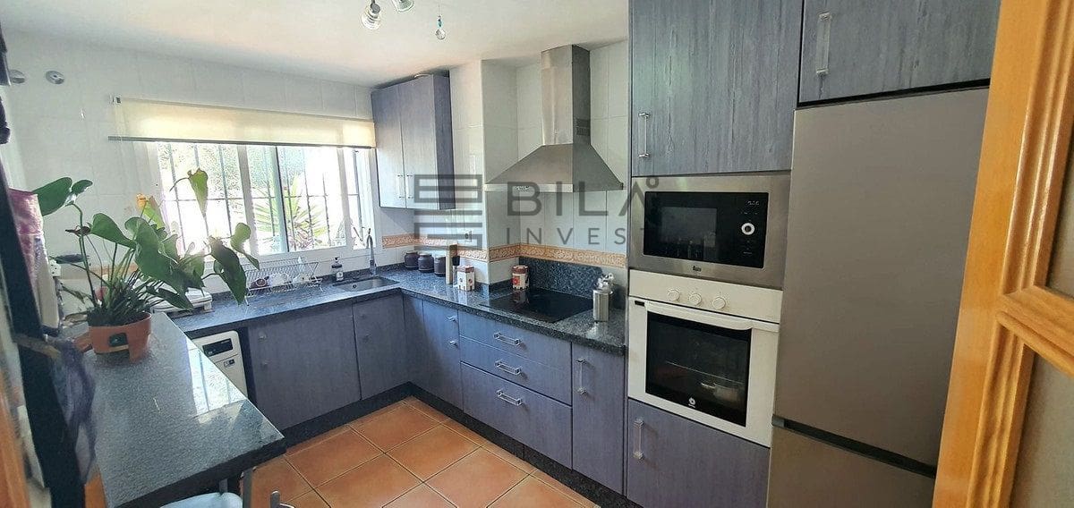 4 makuuhuone Omakotitalo myytävänä paikassa Fuengirola mukana uima-altaan 
autotalli - 530 000 € (Ref: 9609763)