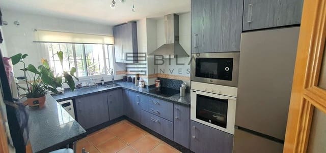 4 makuuhuone Omakotitalo myytävänä paikassa Torreblanca, Fuengirola mukana uima-altaan 
autotalli - 530 000 € (Ref: 9609763)