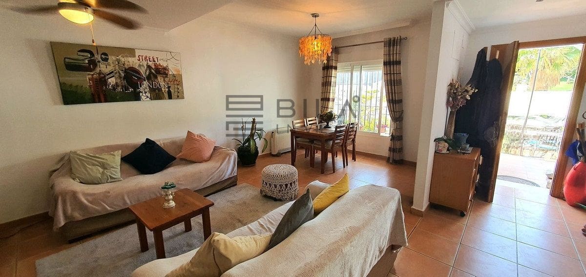 4 makuuhuone Omakotitalo myytävänä paikassa Fuengirola mukana uima-altaan 
autotalli - 530 000 € (Ref: 9609763)