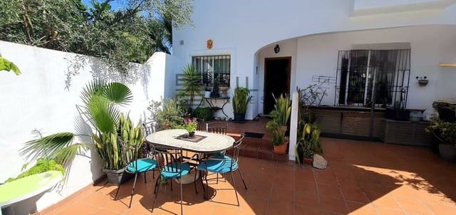 4 makuuhuone Omakotitalo myytävänä paikassa Torreblanca, Fuengirola mukana uima-altaan 
autotalli - 530 000 € (Ref: 9609763)