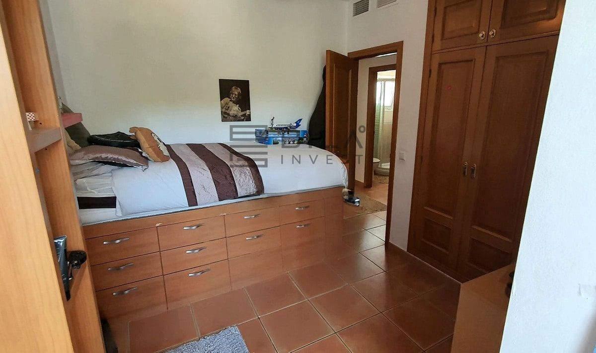 4 makuuhuone Omakotitalo myytävänä paikassa Fuengirola mukana uima-altaan 
autotalli - 530 000 € (Ref: 9609763)