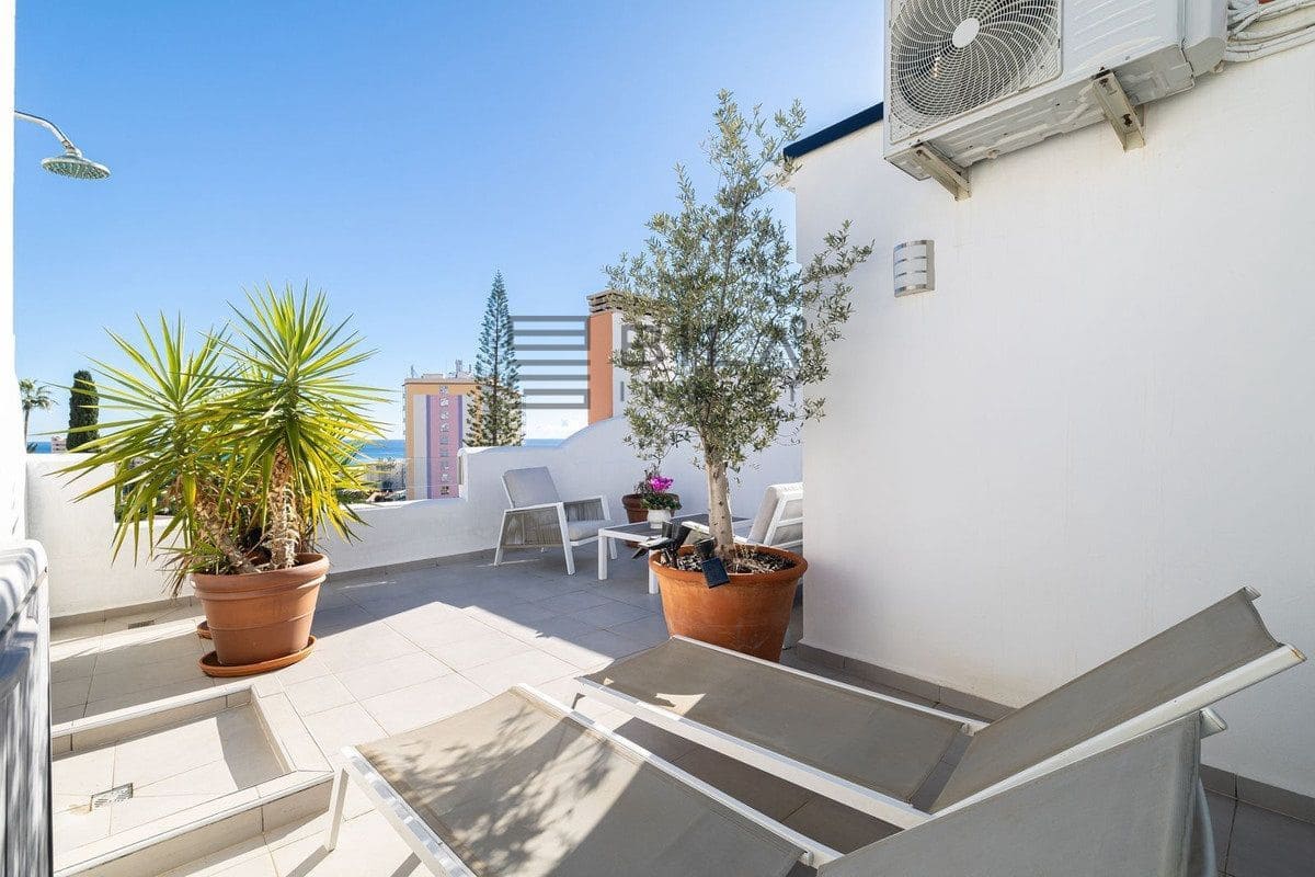 3 makuuhuone Omakotitalo myytävänä paikassa Fuengirola mukana uima-altaan 
autotalli - 590 000 € (Ref: 9609768)