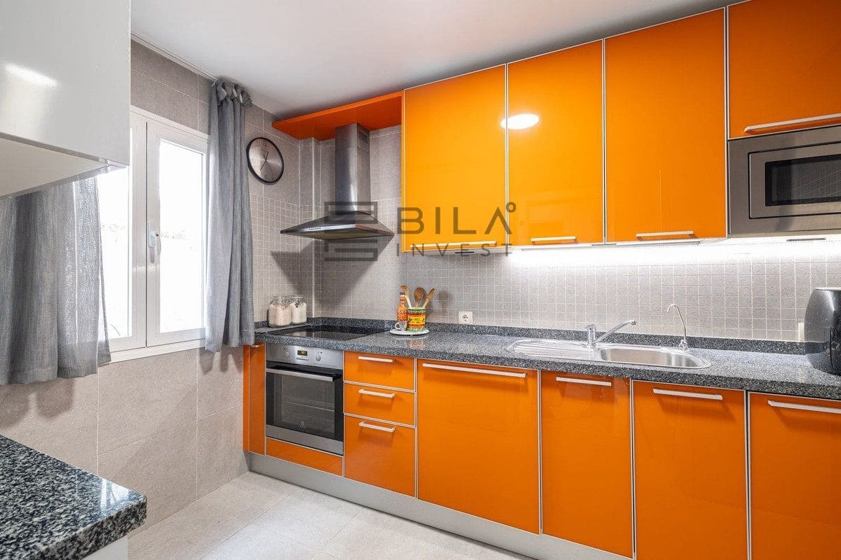 3 makuuhuone Omakotitalo myytävänä paikassa Fuengirola mukana uima-altaan 
autotalli - 590 000 € (Ref: 9609768)