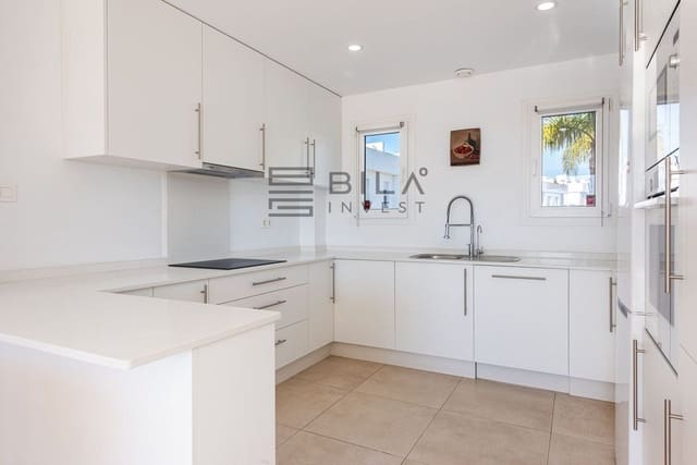 3 sypialnia Dom na sprzedaż w Calahonda, Mijas z basenem garażem - 729 000 € (Ref: 9609772)