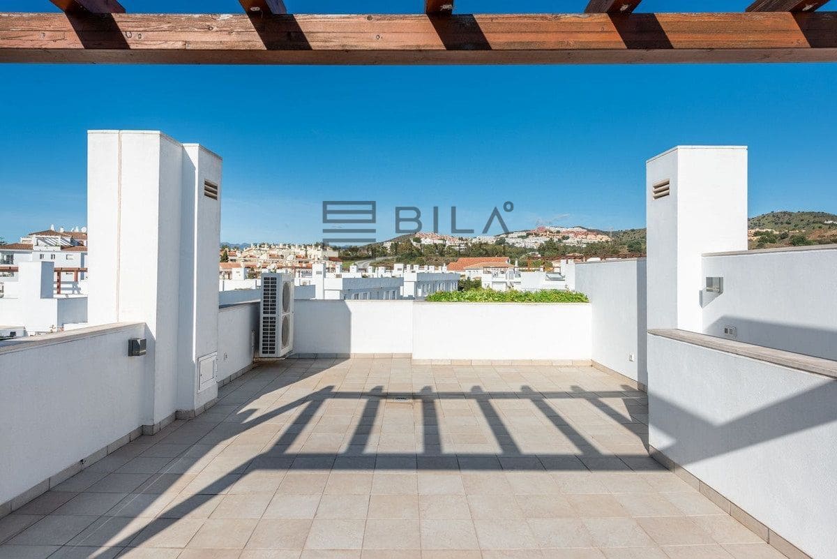 3 sypialnia Dom na sprzedaż w Calahonda z basenem garażem - 729 000 € (Ref: 9609772)