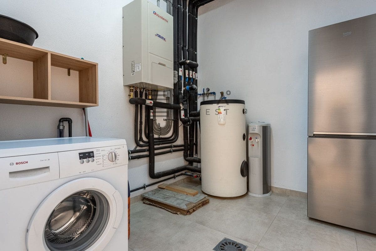 3 sypialnia Dom na sprzedaż w Calahonda z basenem garażem - 729 000 € (Ref: 9609772)