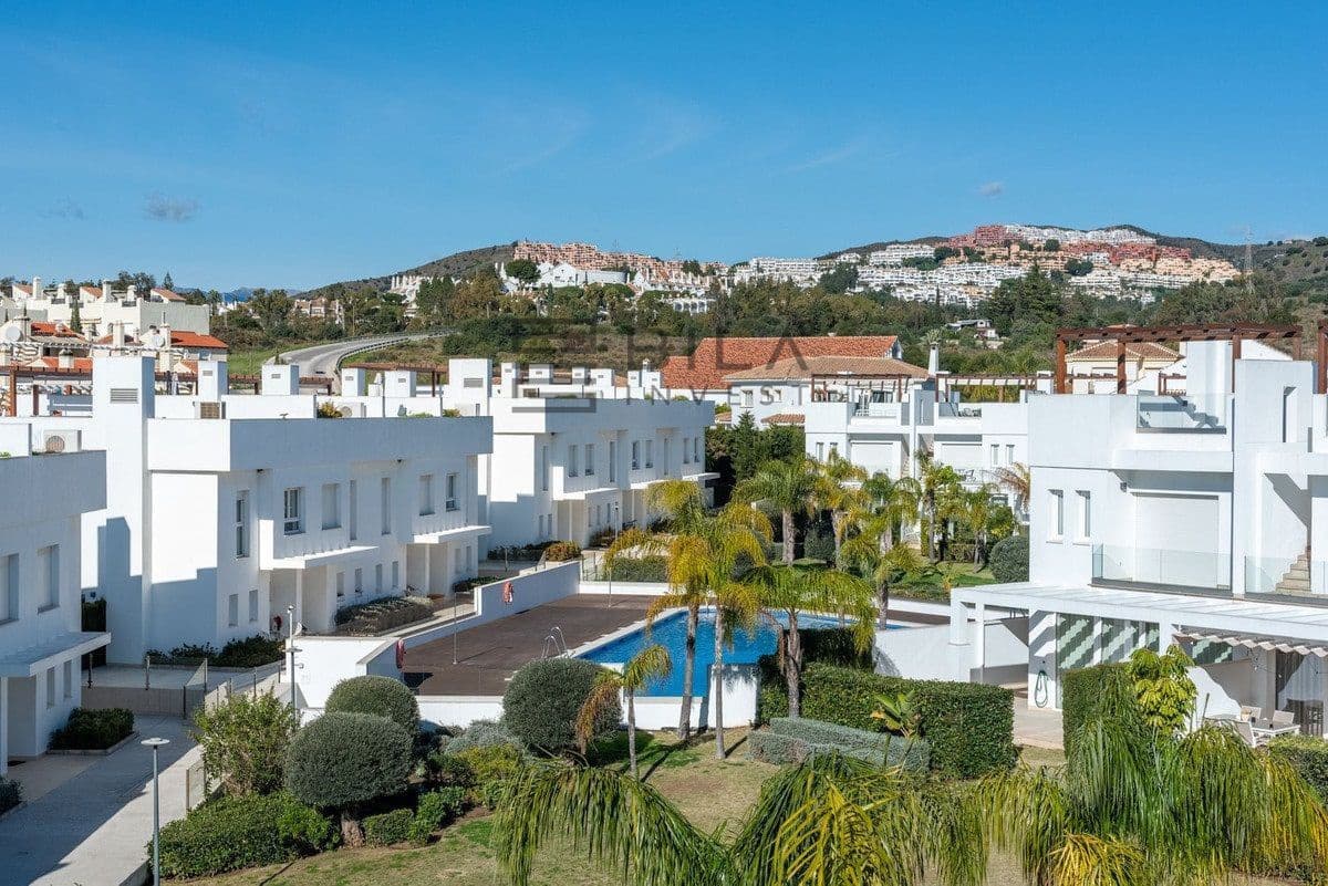 3 sypialnia Dom na sprzedaż w Calahonda z basenem garażem - 729 000 € (Ref: 9609772)