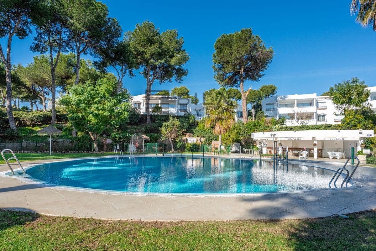 2 soveværelse Lejlighed til salg i Miraflores med swimmingpool garage - € 365.000 (Ref: 9609773)