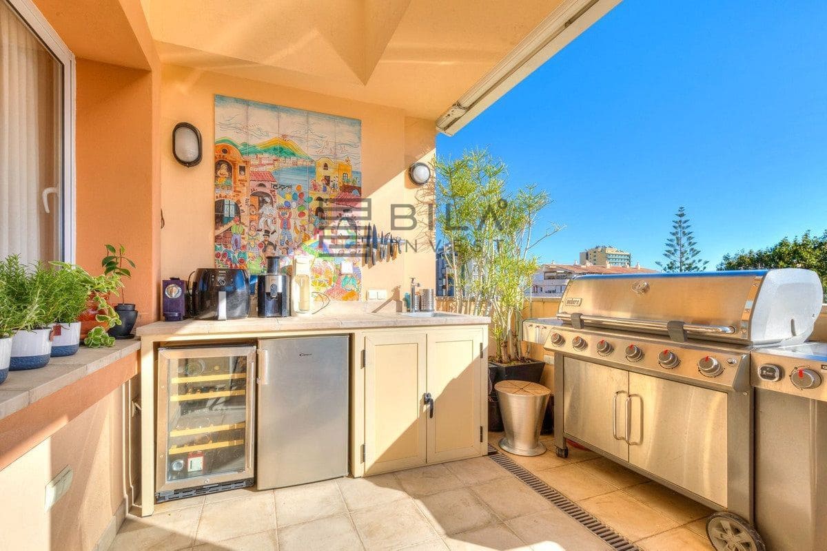 4 soveværelse Penthouse til salg i Fuengirola med swimmingpool - € 1.195.000 (Ref: 9609775)