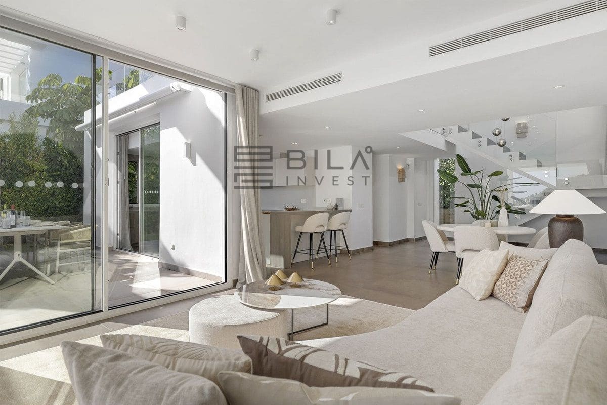 3 bedroom Villa for sale in Mijas with pool garage - € 1,350,000 (Ref: 9609779)