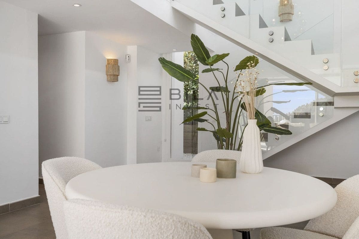 3 bedroom Villa for sale in Mijas with pool garage - € 1,350,000 (Ref: 9609779)