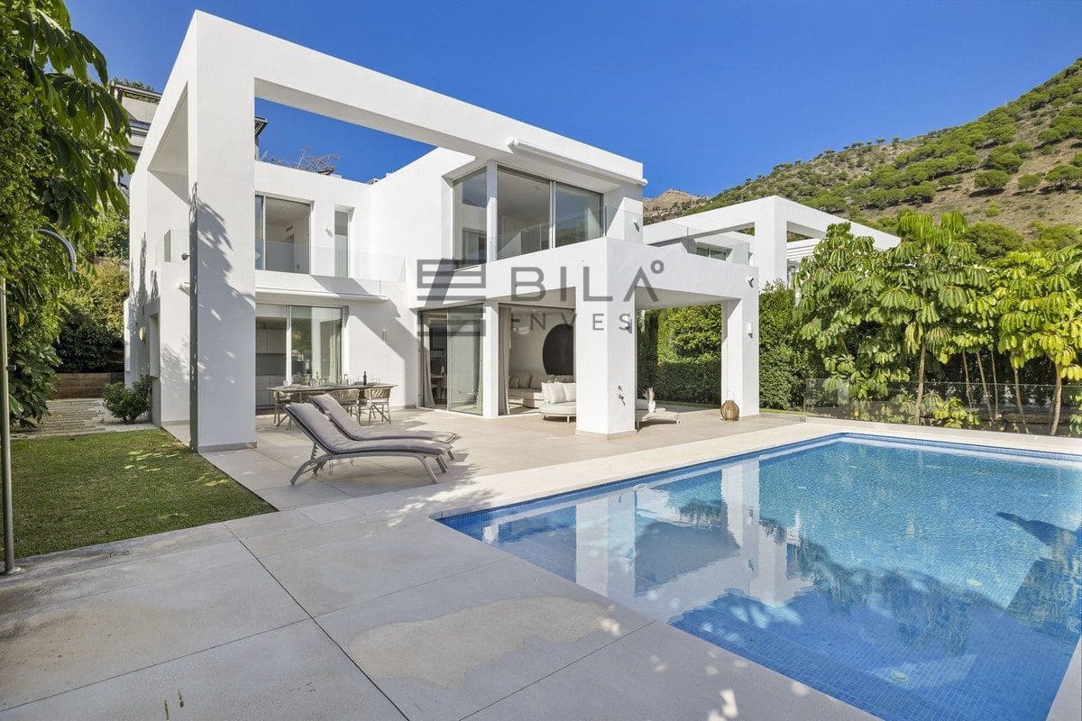 3 bedroom Villa for sale in Mijas with pool garage - € 1,350,000 (Ref: 9609779)
