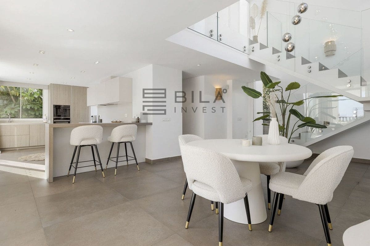 3 bedroom Villa for sale in Mijas with pool garage - € 1,350,000 (Ref: 9609779)