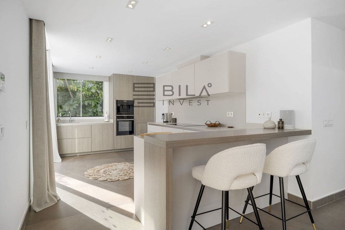 3 bedroom Villa for sale in Mijas with pool garage - € 1,350,000 (Ref: 9609779)