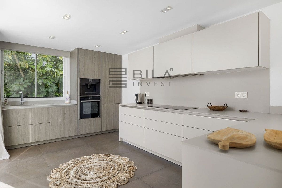 3 bedroom Villa for sale in Mijas with pool garage - € 1,350,000 (Ref: 9609779)