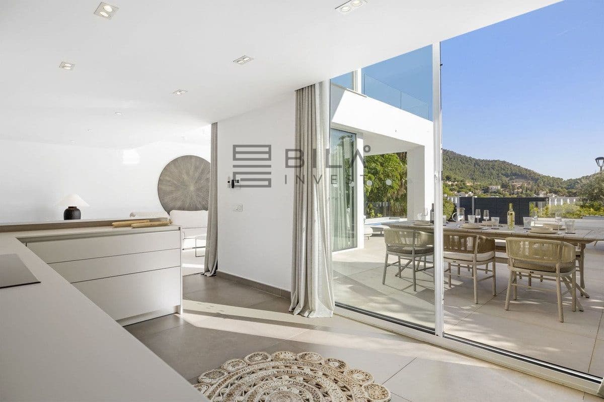 3 bedroom Villa for sale in Mijas with pool garage - € 1,350,000 (Ref: 9609779)