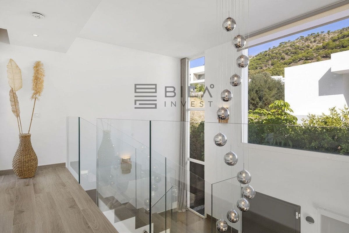 3 bedroom Villa for sale in Mijas with pool garage - € 1,350,000 (Ref: 9609779)