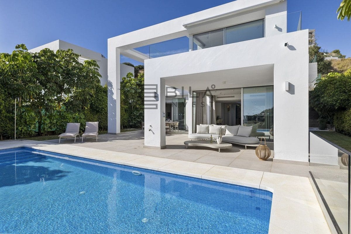 3 bedroom Villa for sale in Mijas with pool garage - € 1,350,000 (Ref: 9609779)