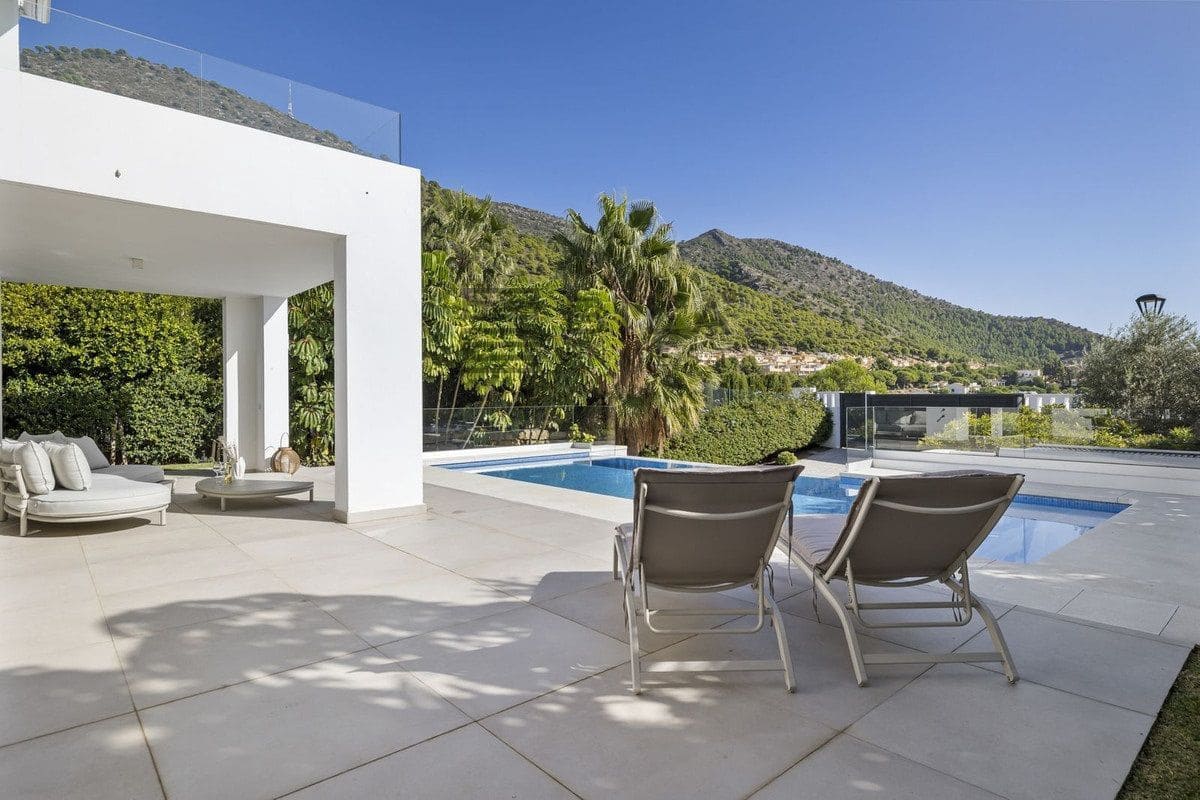 3 bedroom Villa for sale in Mijas with pool garage - € 1,350,000 (Ref: 9609779)