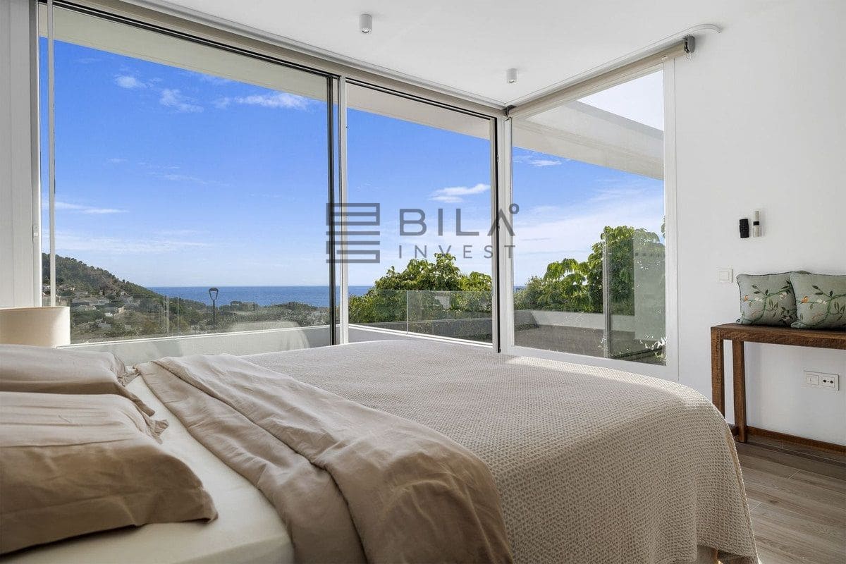 3 bedroom Villa for sale in Mijas with pool garage - € 1,350,000 (Ref: 9609779)