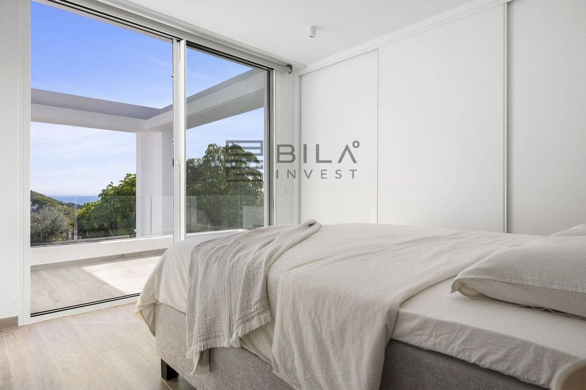 3 bedroom Villa for sale in Mijas with pool garage - € 1,350,000 (Ref: 9609779)