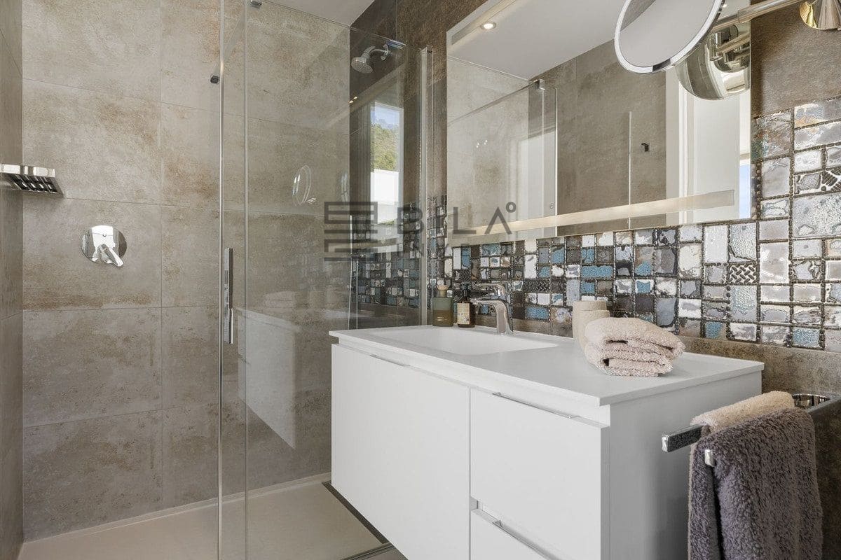 3 bedroom Villa for sale in Mijas with pool garage - € 1,350,000 (Ref: 9609779)