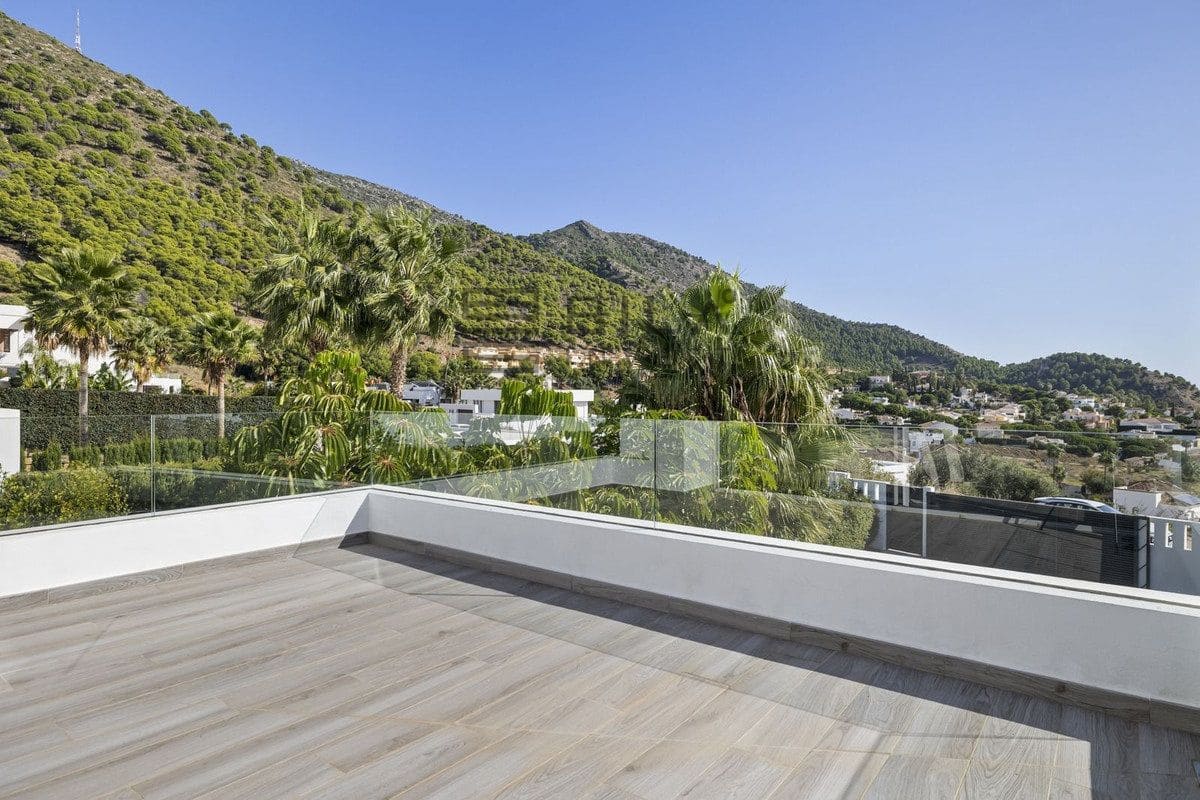 3 bedroom Villa for sale in Mijas with pool garage - € 1,350,000 (Ref: 9609779)