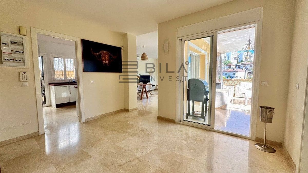 3 soveværelse Villa til salg i Riviera del Sol med swimmingpool garage - € 730.000 (Ref: 9609780)