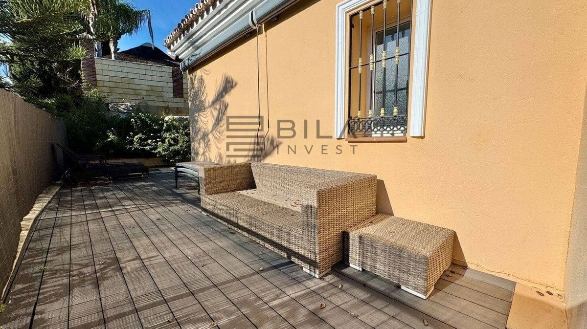 3 soveværelse Villa til salg i Riviera del Sol med swimmingpool garage - € 730.000 (Ref: 9609780)