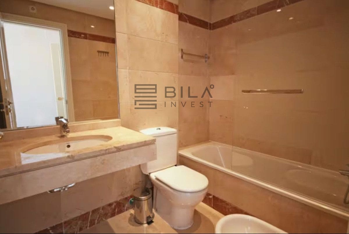 2 bedroom Flat for sale in La Cala de Mijas with pool garage - € 275,000 (Ref: 9609788)