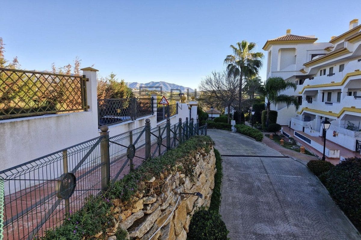 2 bedroom Flat for sale in La Cala de Mijas with pool garage - € 275,000 (Ref: 9609788)