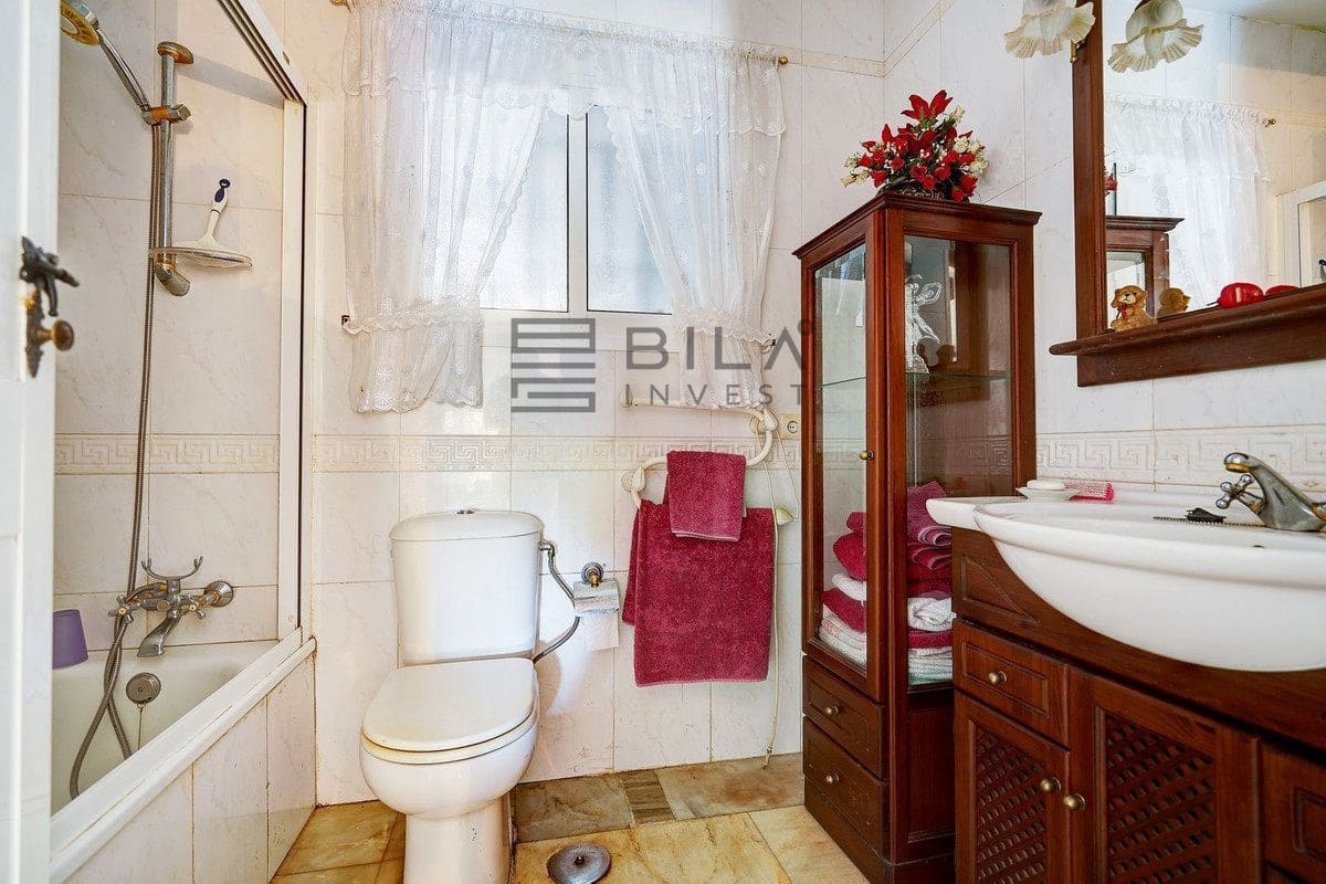 3 sypialnia Willa na sprzedaż w Calahonda z basenem garażem - 650 000 € (Ref: 9609793)