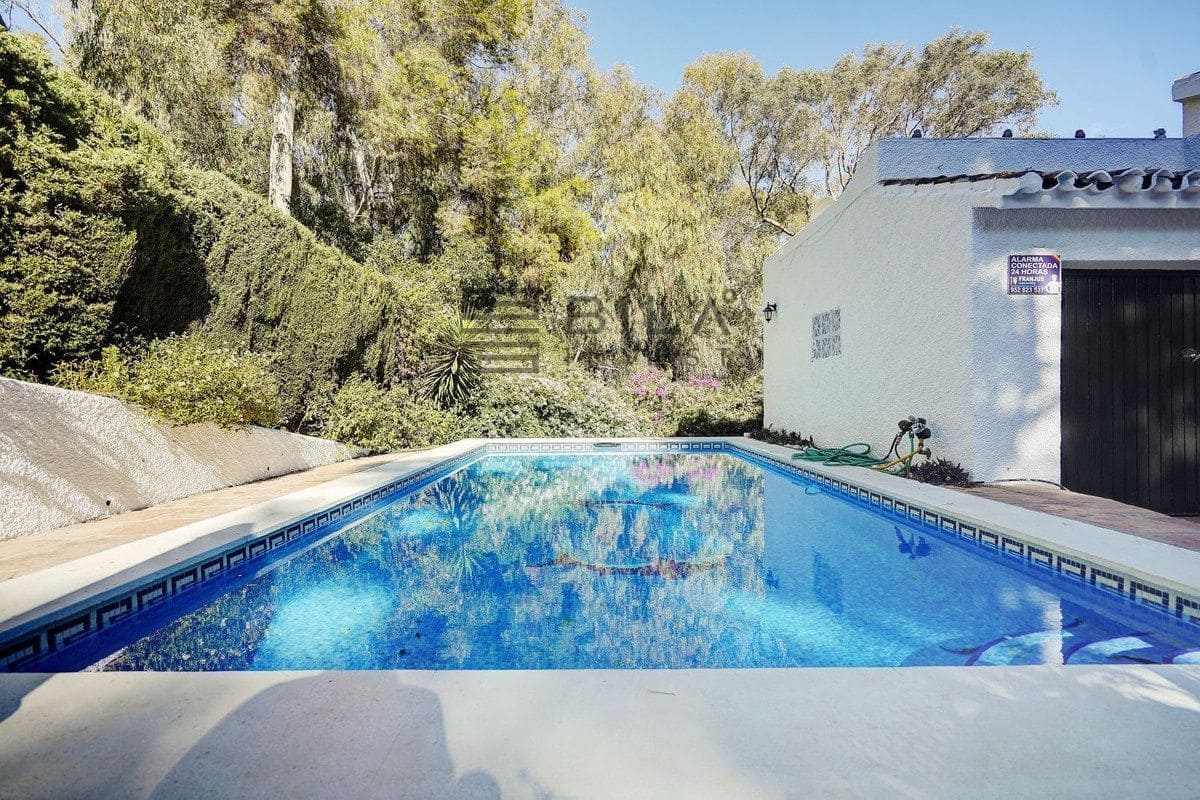 3 sypialnia Willa na sprzedaż w Calahonda z basenem garażem - 650 000 € (Ref: 9609793)