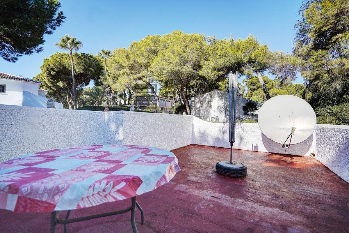 3 sypialnia Willa na sprzedaż w Calahonda z basenem garażem - 650 000 € (Ref: 9609793)