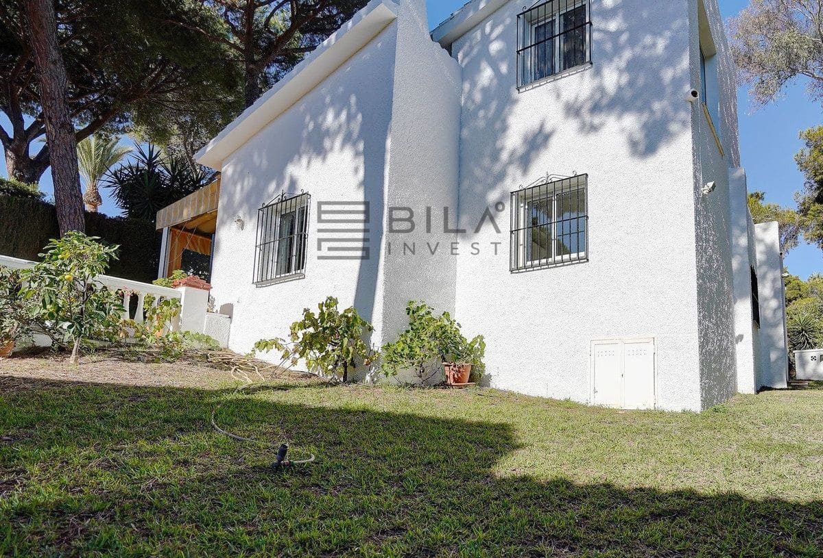 3 sypialnia Willa na sprzedaż w Calahonda z basenem garażem - 650 000 € (Ref: 9609793)