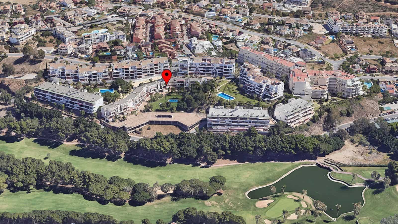 3 makuuhuone Asunto myytävänä paikassa Torrequebrada mukana uima-altaan 
autotalli - 449 000 € (Ref: 9609804)