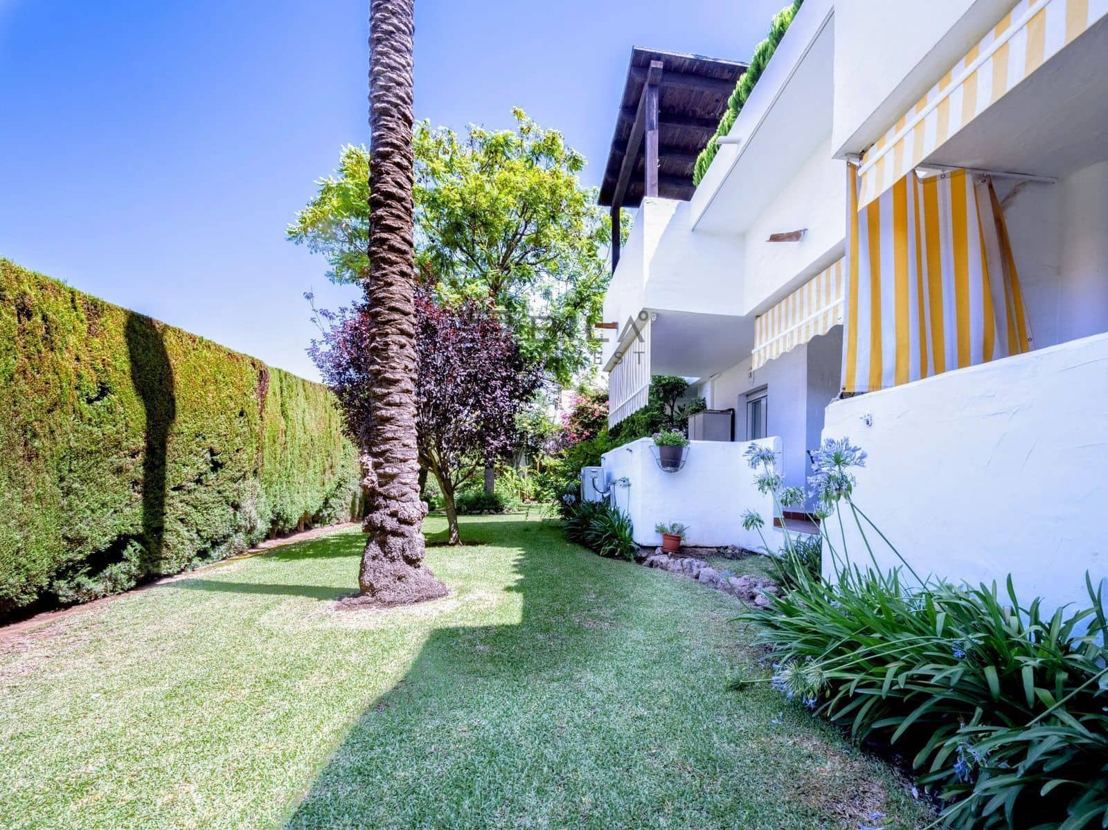 2 soveværelse Lejlighed til salg i Marbella med swimmingpool - € 385.000 (Ref: 9609807)