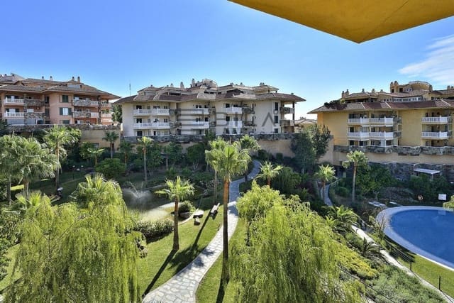 2 bedroom Flat for sale in El Higuerón, Fuengirola with pool garage - € 399,000 (Ref: 9609813)