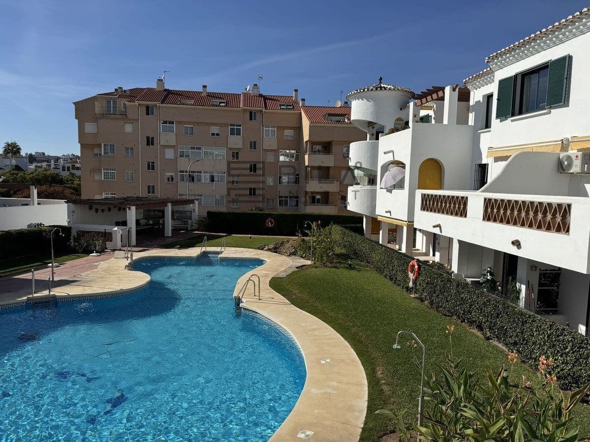 2 slaapkamer Penthouse te koop in Benalmadena Costa met zwembad - € 448.000 (Ref: 9609817)