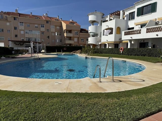 2 slaapkamer Penthouse te koop in Benalmadena Costa, Benalmádena met zwembad - € 448.000 (Ref: 9609817)