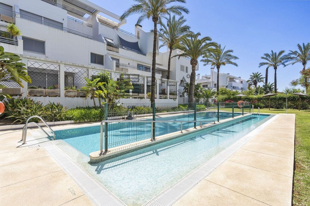 2 sovrum Lägenhet till salu i La Cala de Mijas med pool garage - 319 000 € (Ref: 9609819)