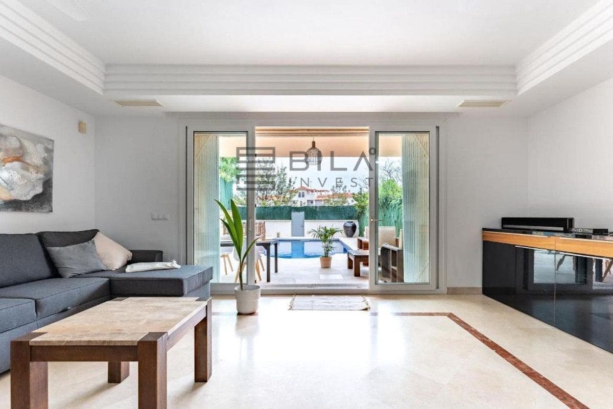 4 sypialnia Dom na sprzedaż w Riviera del Sol z basenem - 579 000 € (Ref: 9609822)