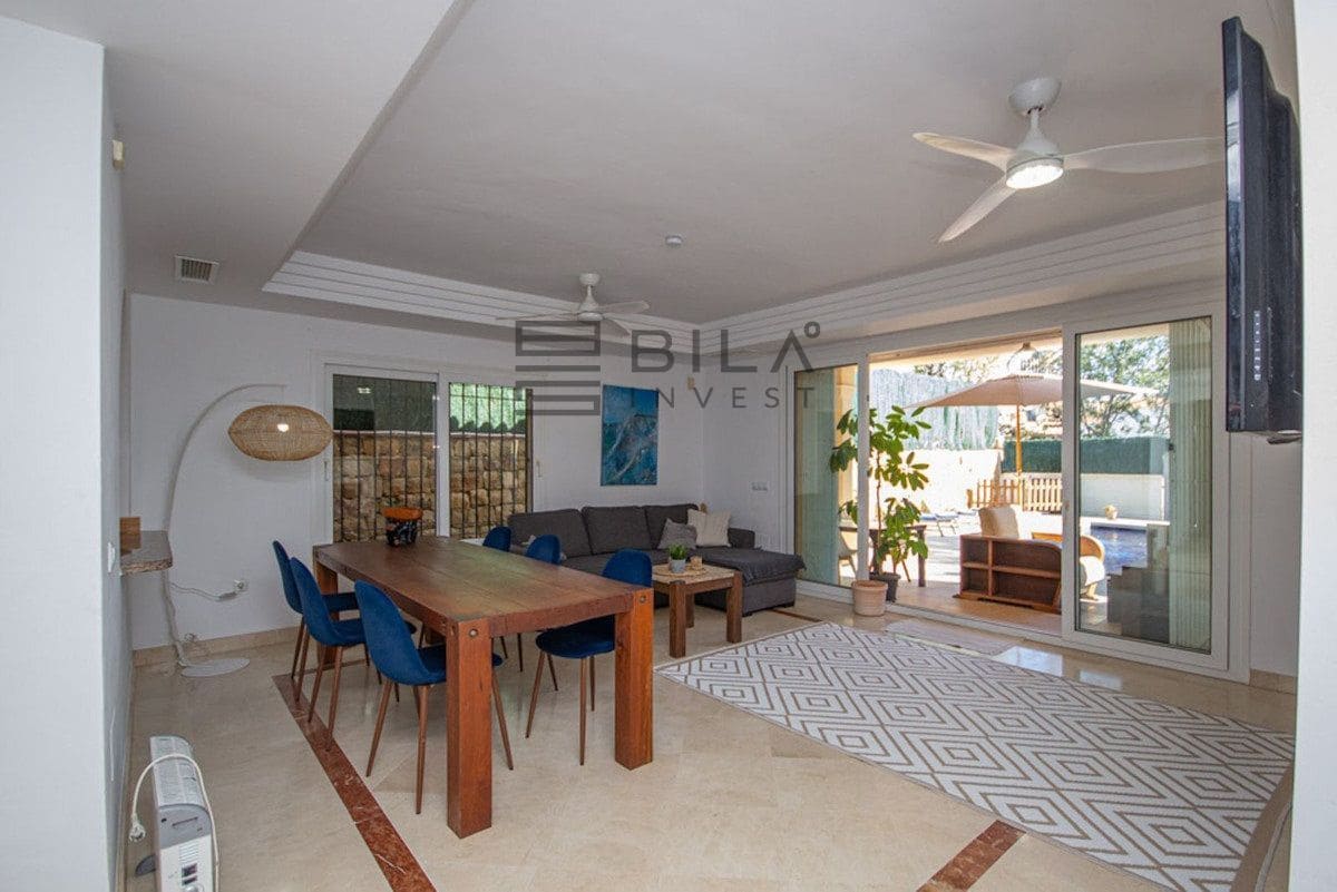 4 sypialnia Dom na sprzedaż w Riviera del Sol z basenem - 579 000 € (Ref: 9609822)