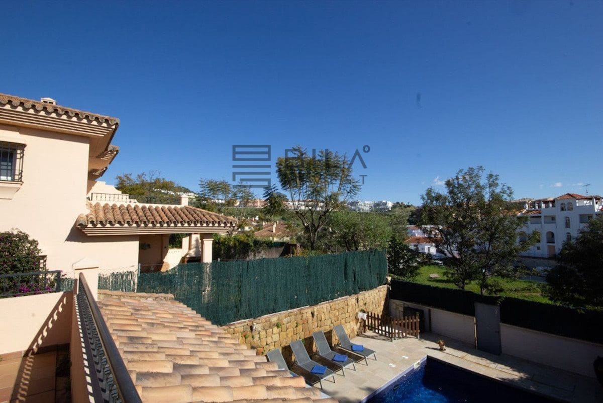 4 sypialnia Dom na sprzedaż w Riviera del Sol z basenem - 579 000 € (Ref: 9609822)