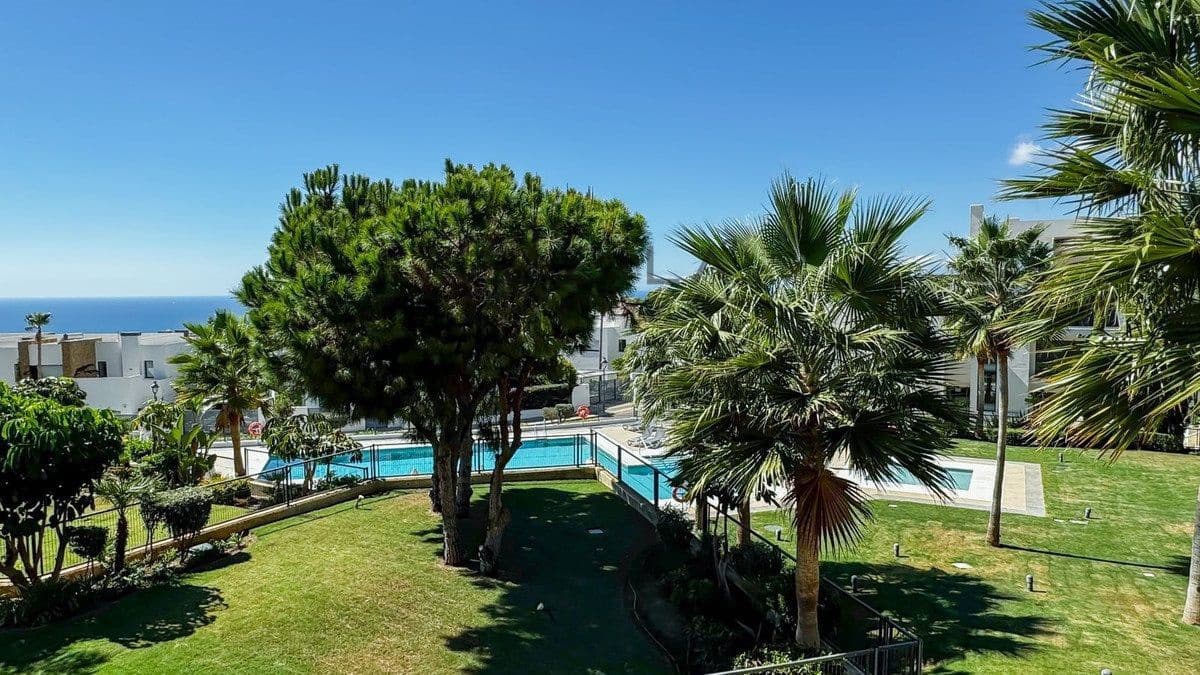 2 soveværelse Lejlighed til salg i Artola med swimmingpool garage - € 590.000 (Ref: 9609824)