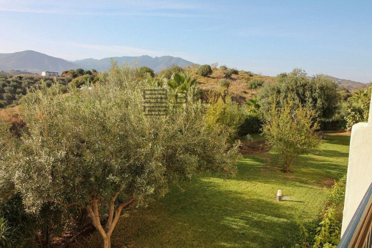 Piso de 2 habitaciones en La Cala Hills en venta con piscina garaje - 329.000 € (Ref: 9609826)